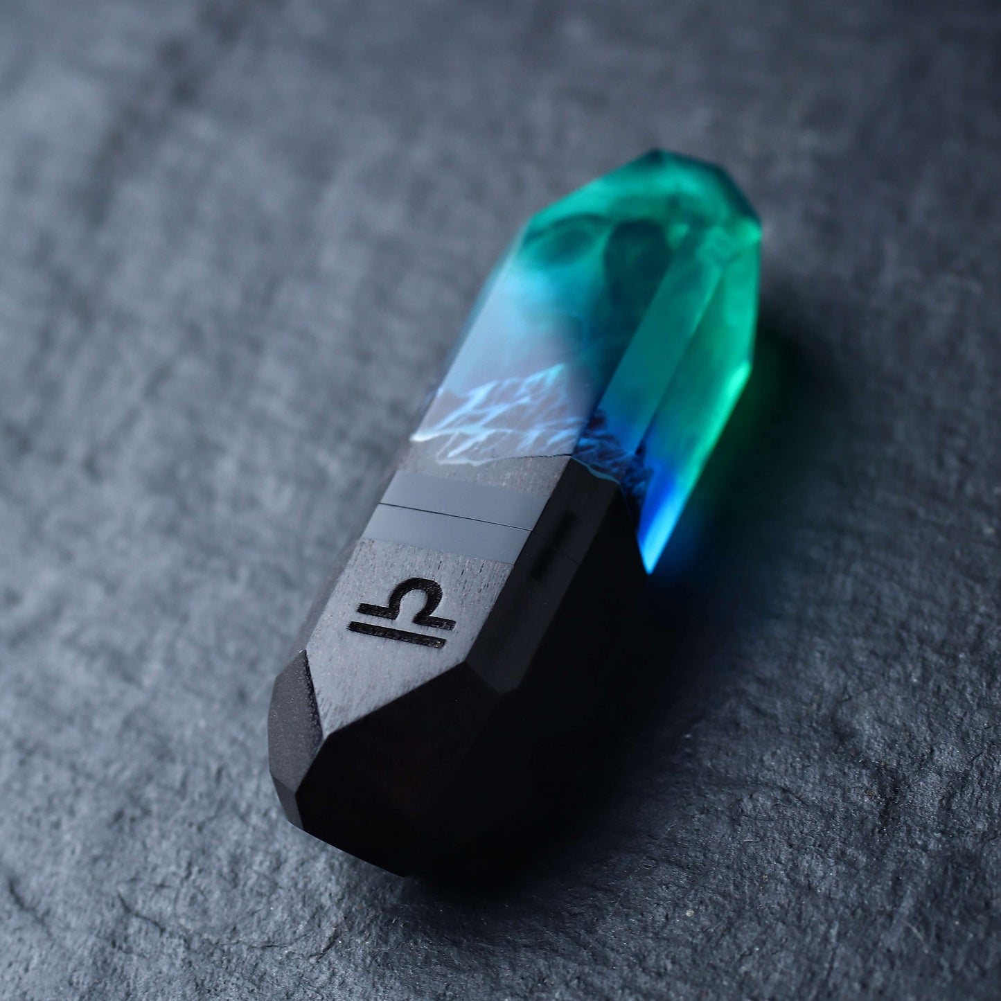Epoxy resin and wood Northern lights Mountain USB