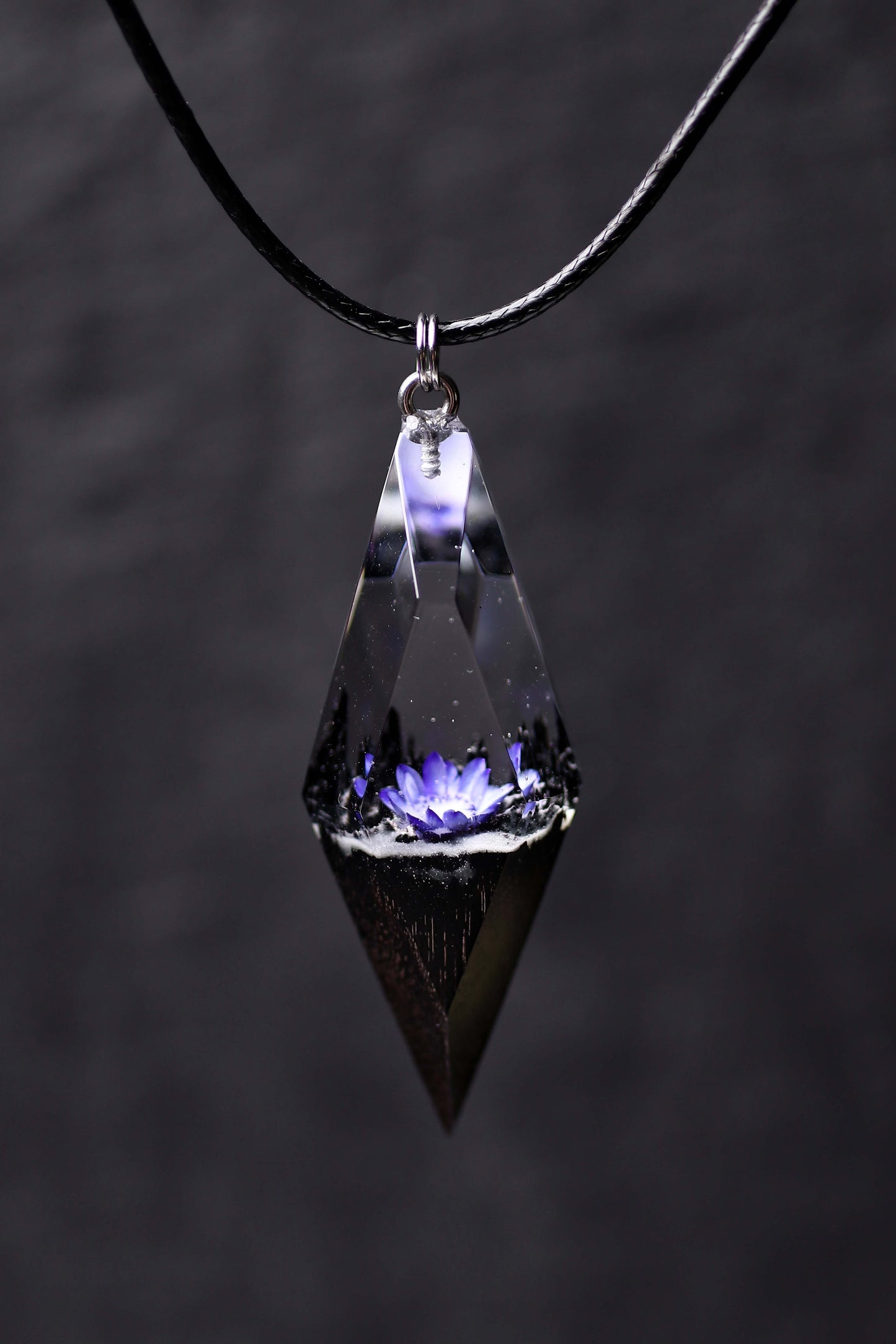 Violet Glixia Rhombus pendant