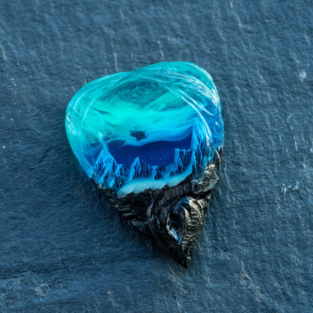 Wildwood Northern Lights Mountain Guitar pick