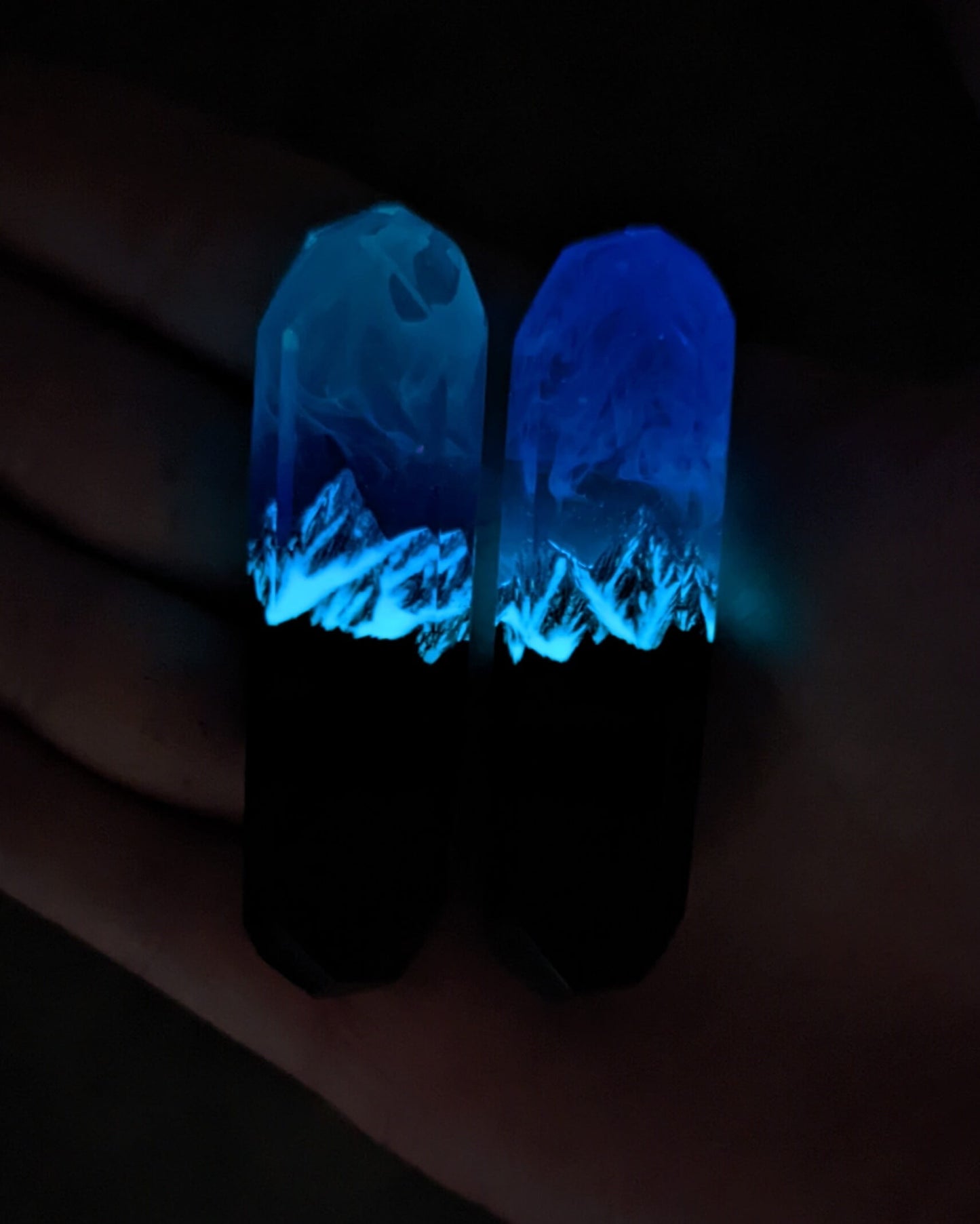 Epoxy resin and wood Northern lights Mountain USB