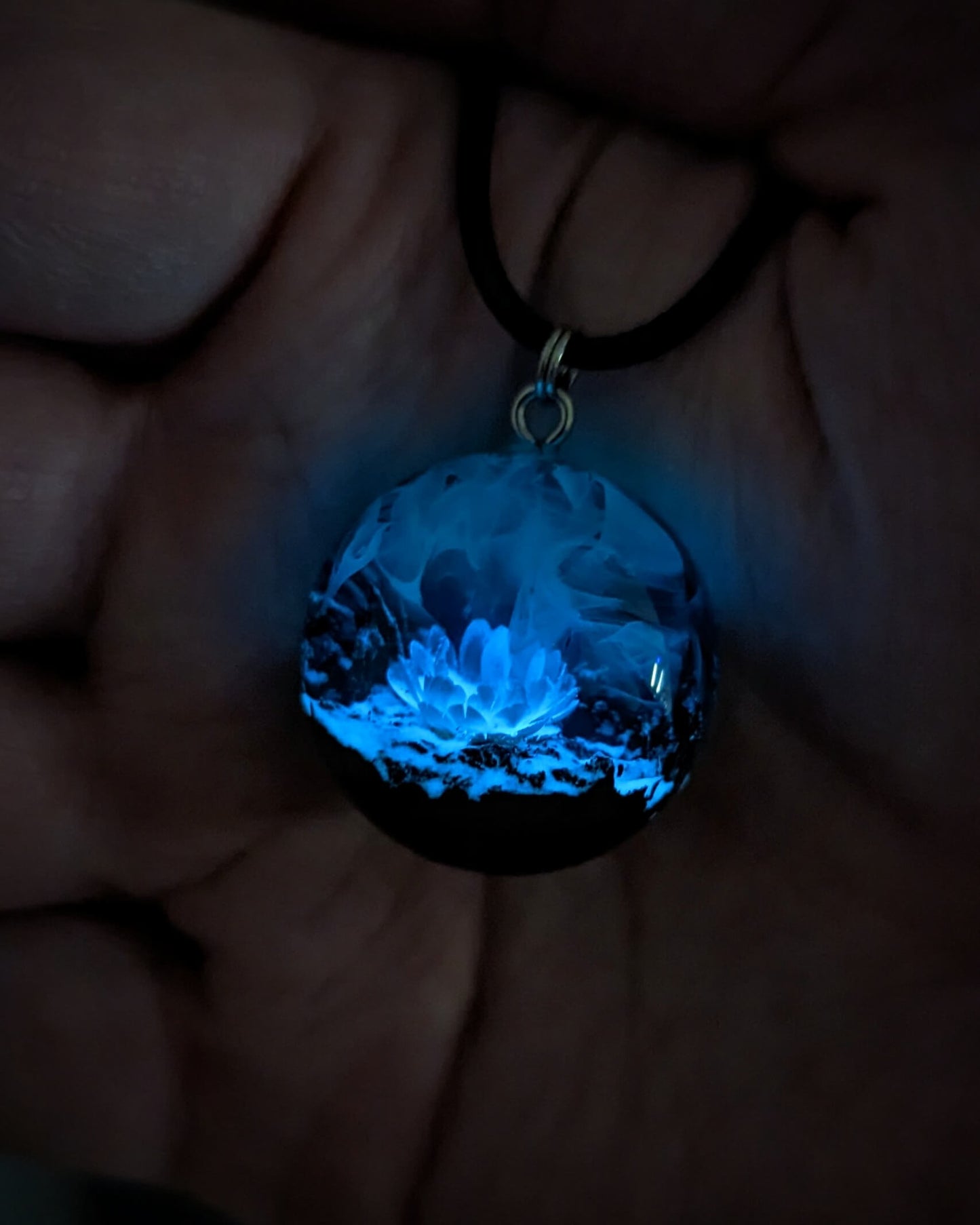 Northern light Glixia flower Round pendant