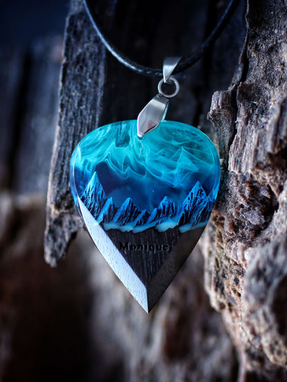 Northern lights Mountain guitar pick