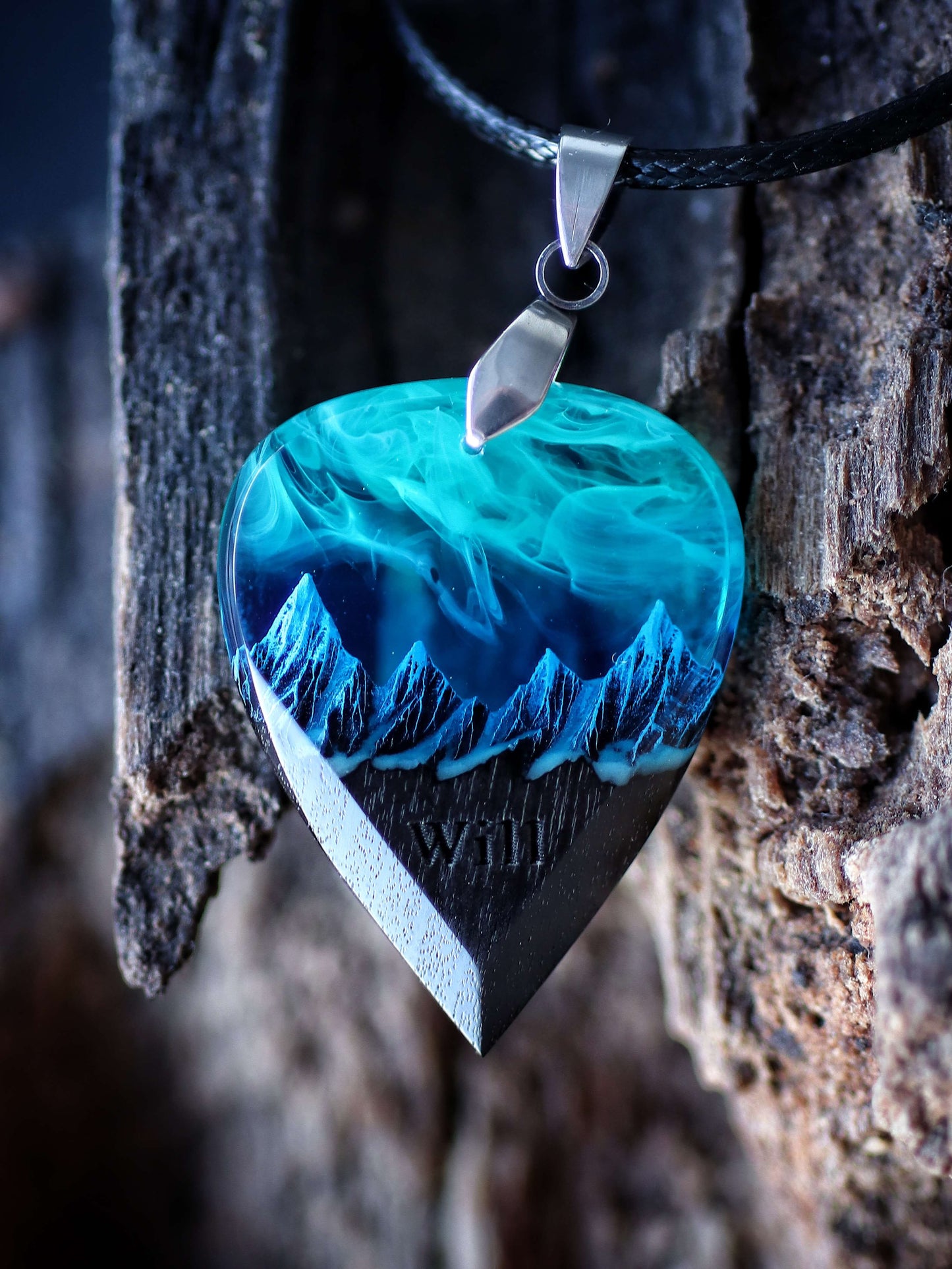 Northern lights Mountain guitar pick