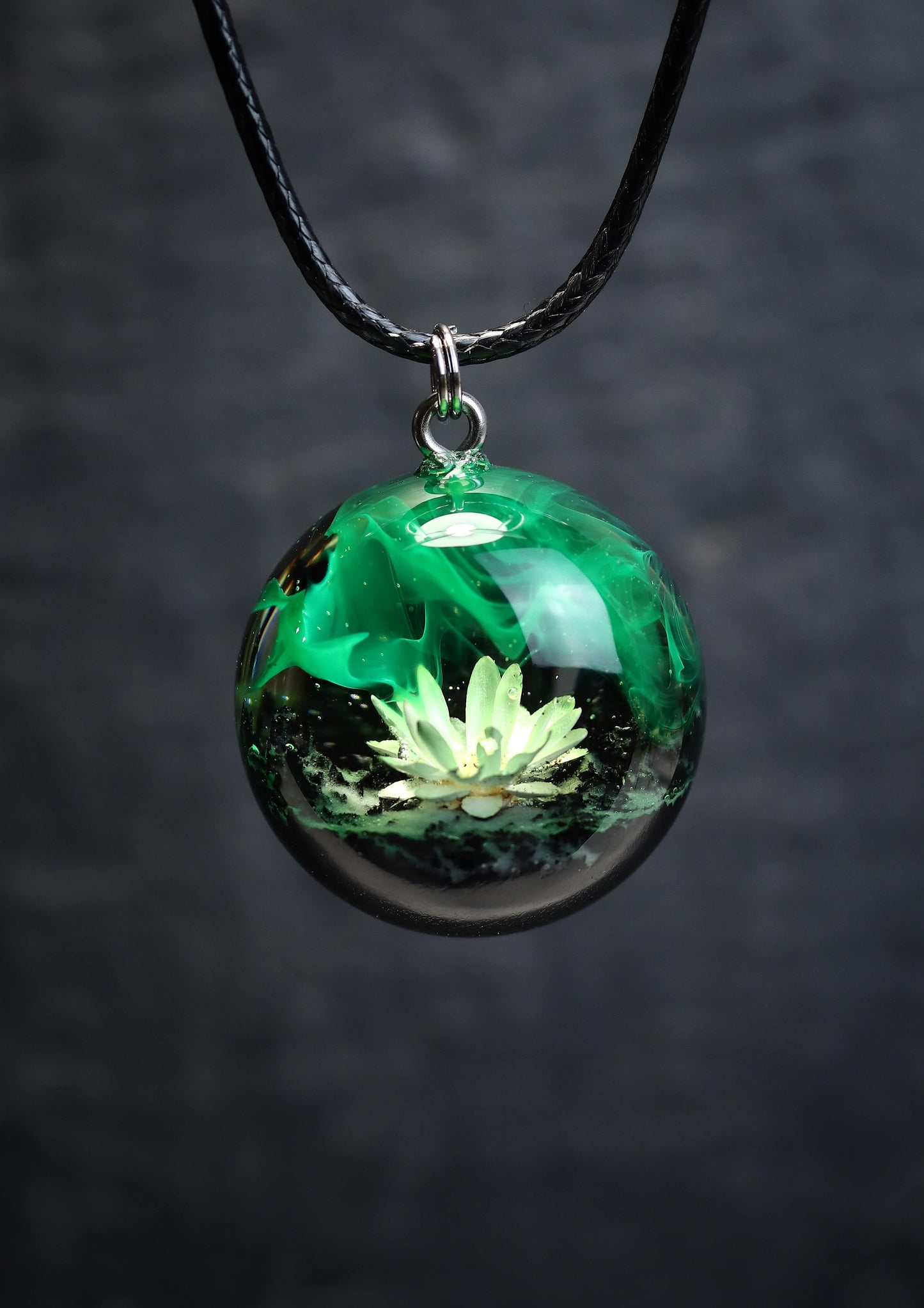 Green Flower Round pendant
