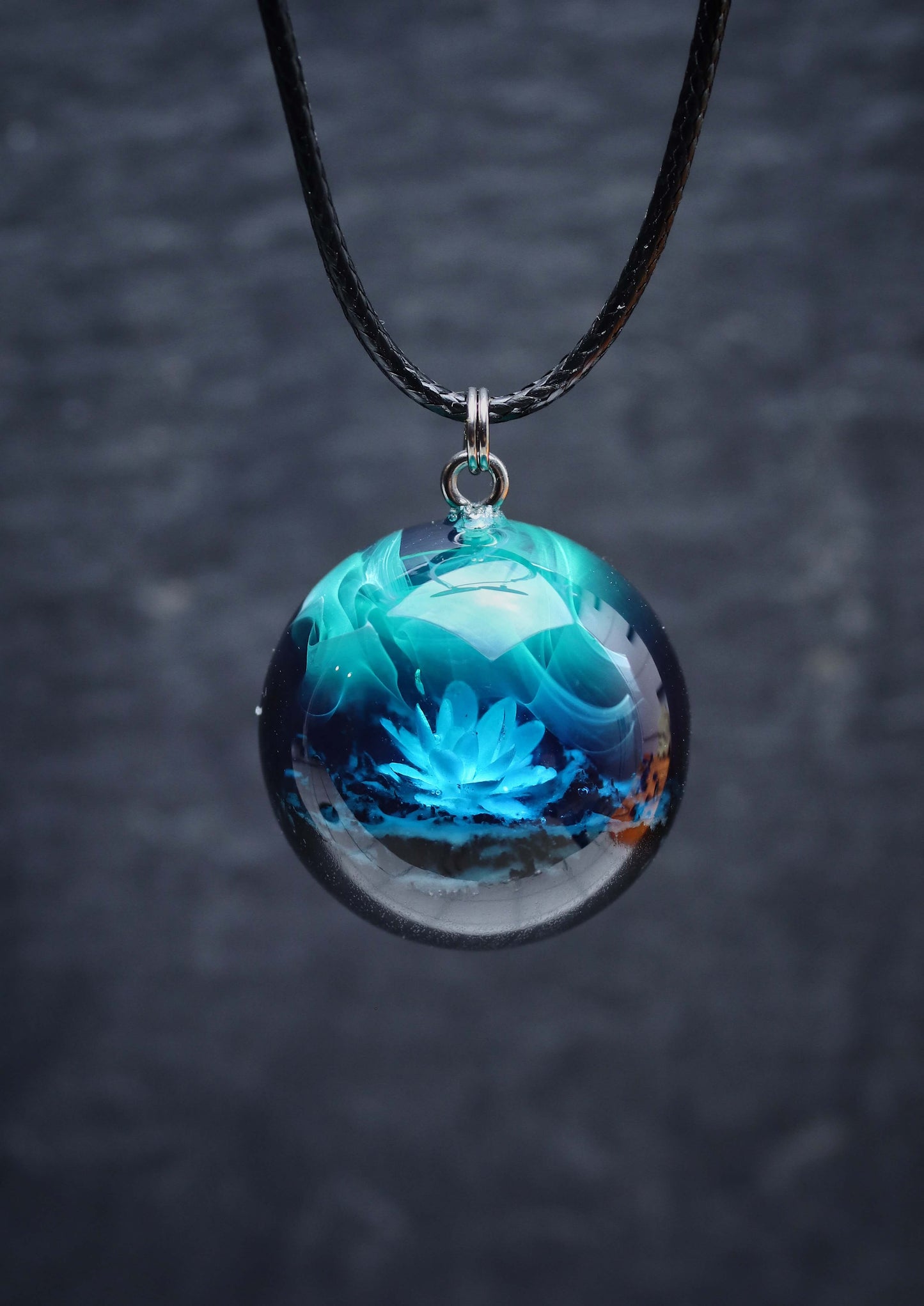 Northern light Glixia flower Round pendant