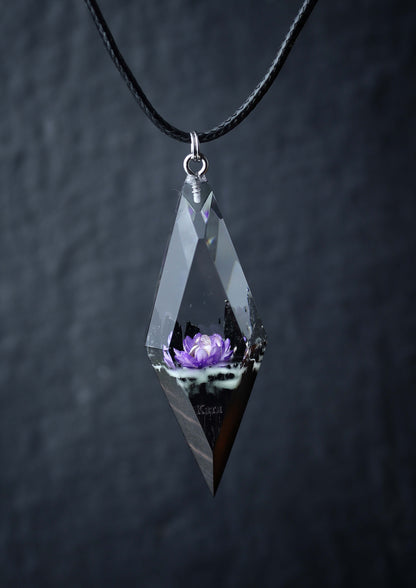 Violet Glixia Rhombus pendant