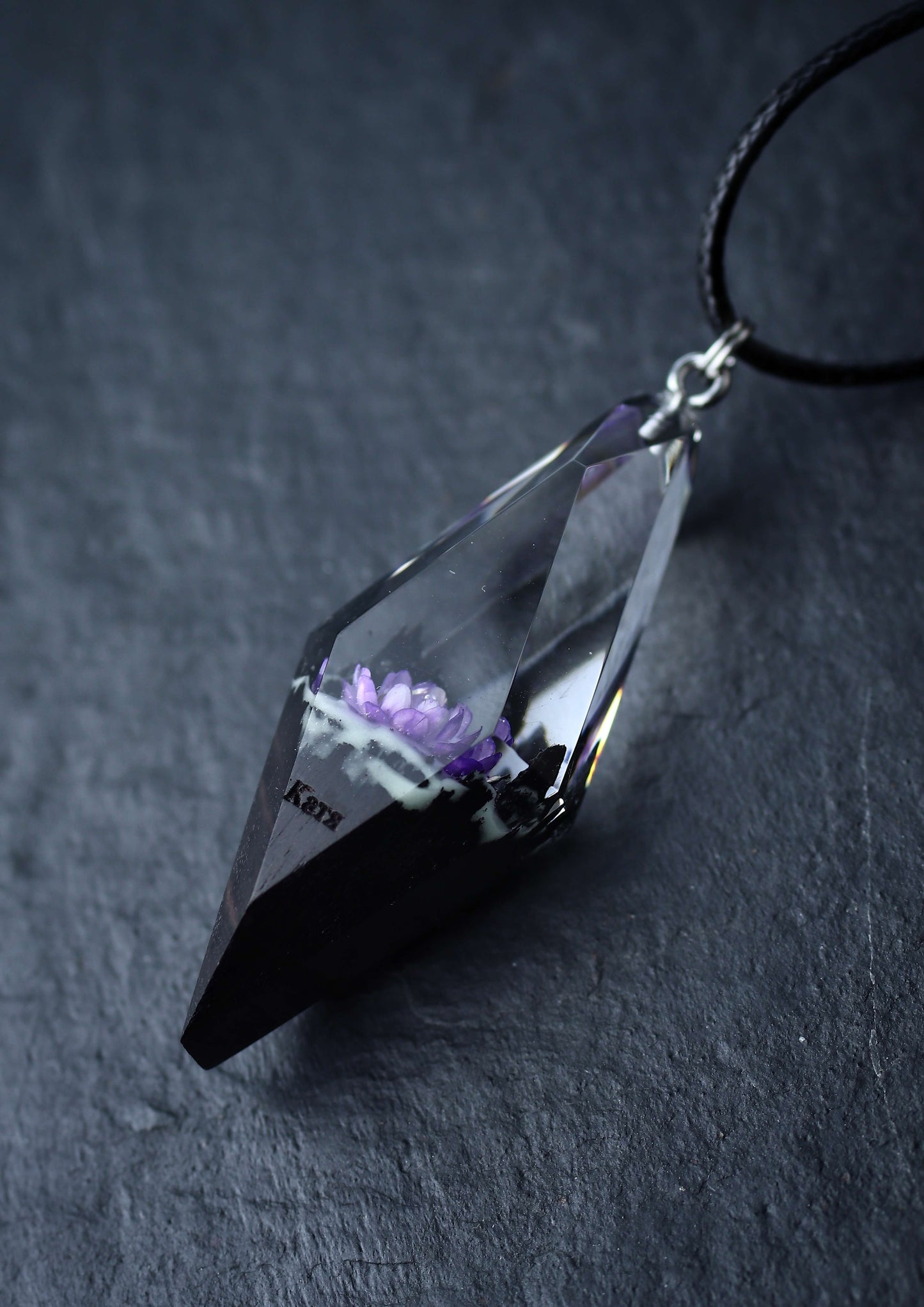 Violet Glixia Rhombus pendant