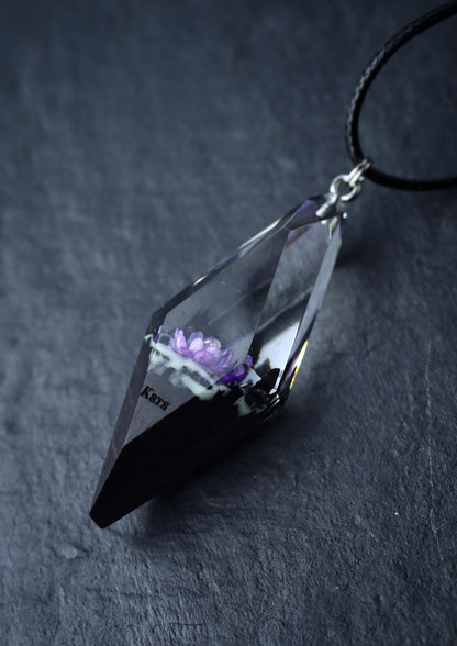 Violet Glixia Rhombus pendant