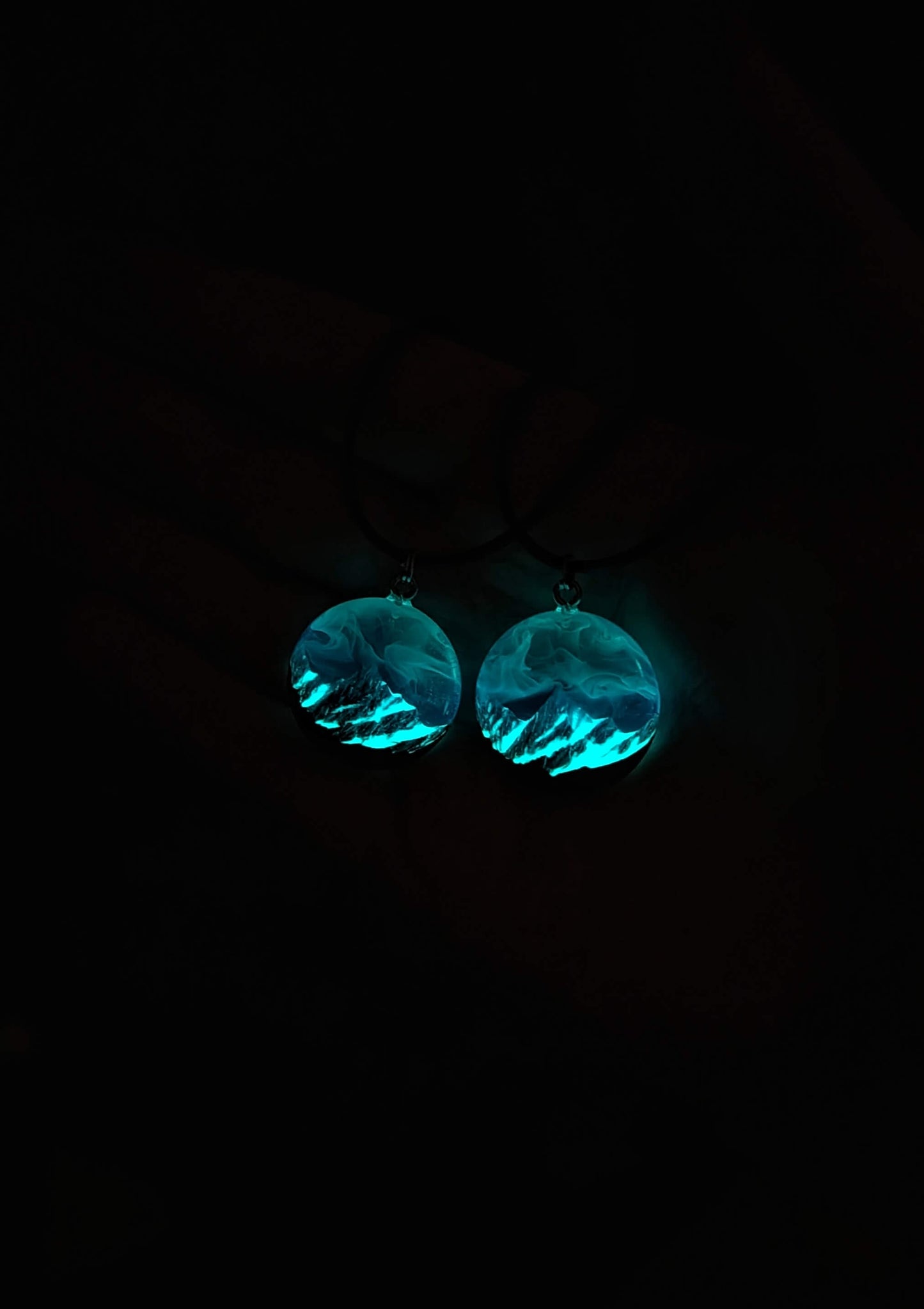 Northern lights Mountain Round pendant