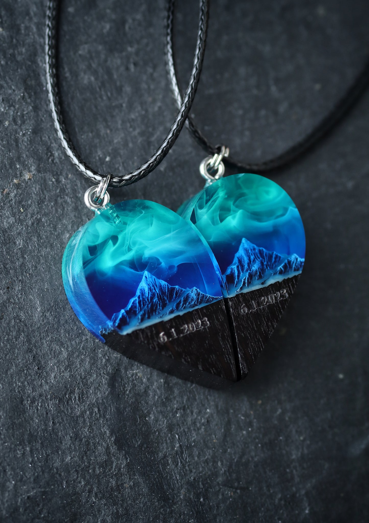 Epoxy resin and wood Couple heart Northern lights Mountain pendant