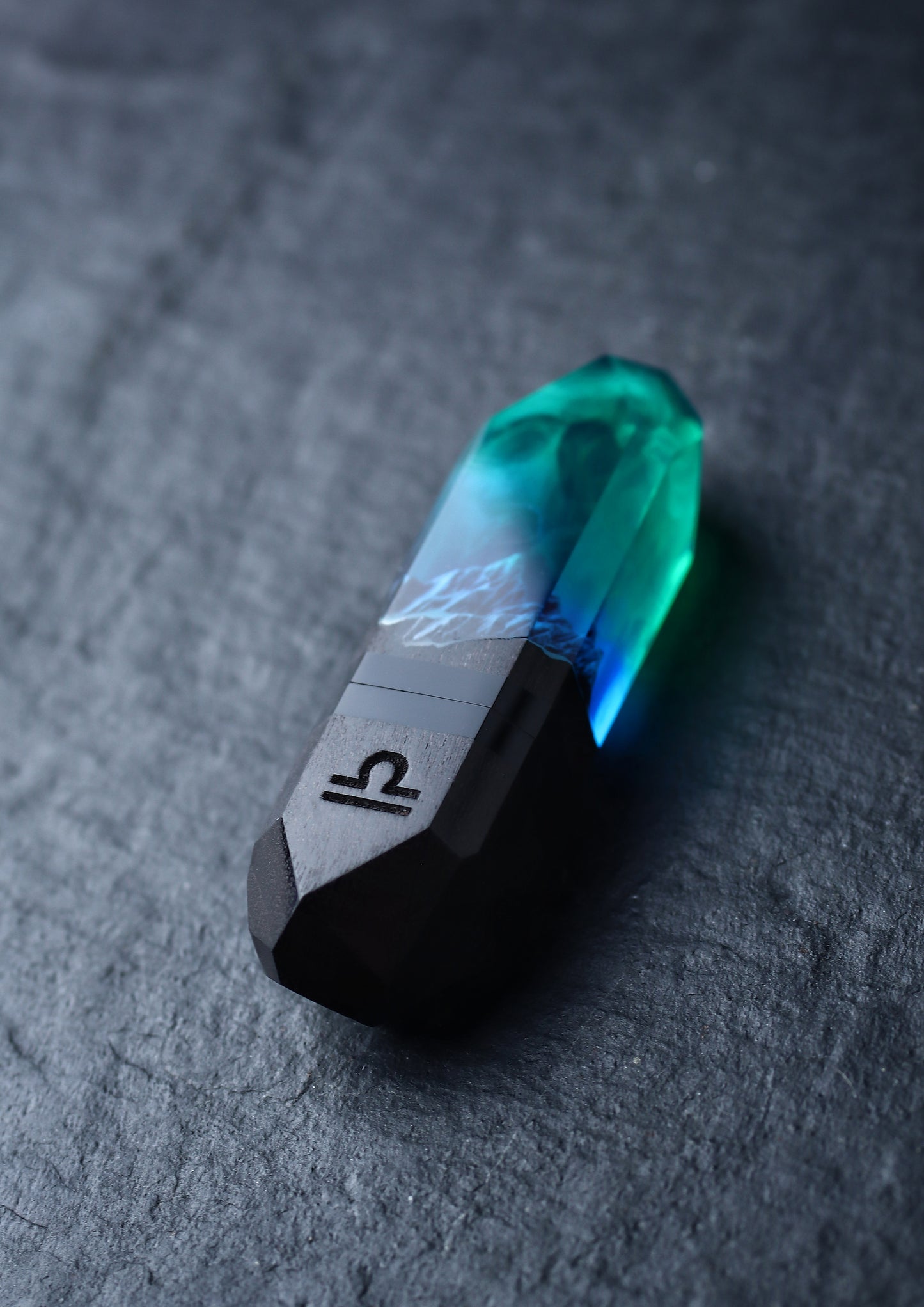 Epoxy resin and wood Northern lights Mountain USB