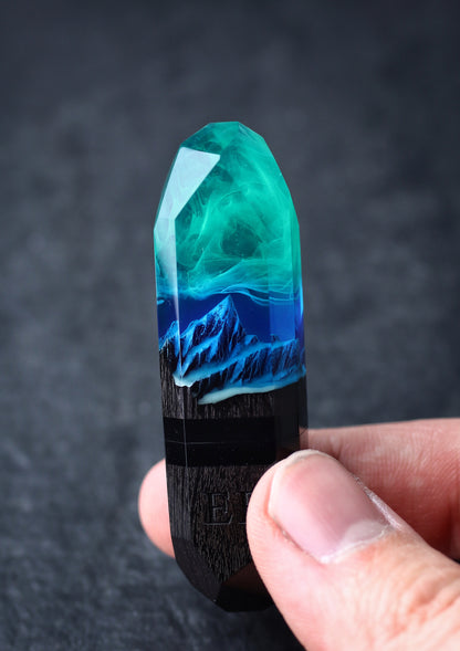 Epoxy resin and wood Northern lights Mountain USB