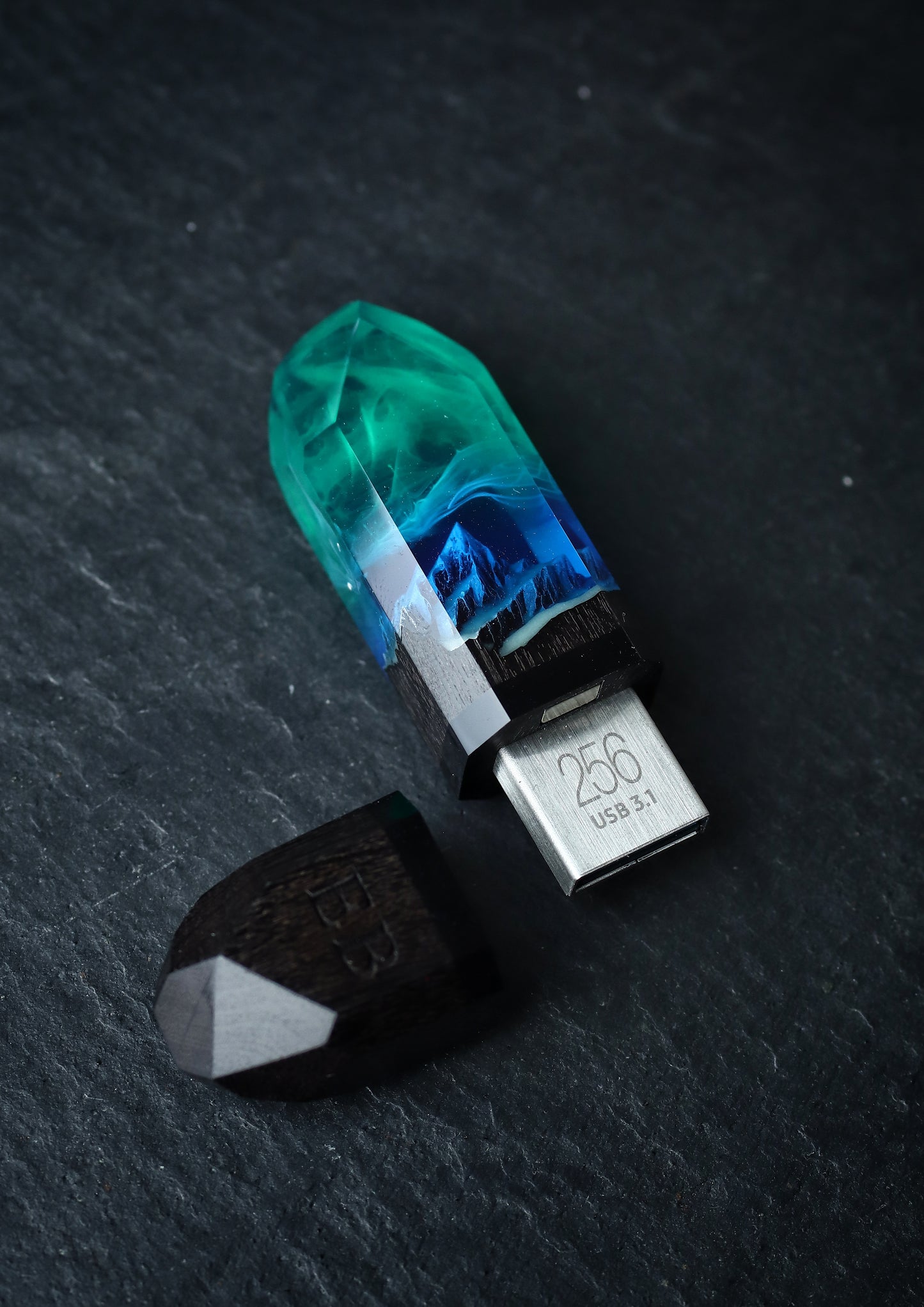 Epoxy resin and wood Northern lights Mountain USB