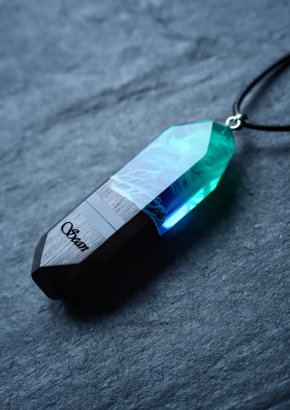 Epoxy resin and wood Northern lights Mountain USB