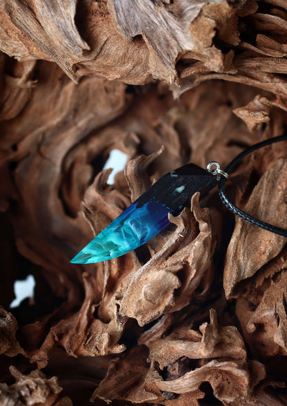 Northern lights Fang pendant
