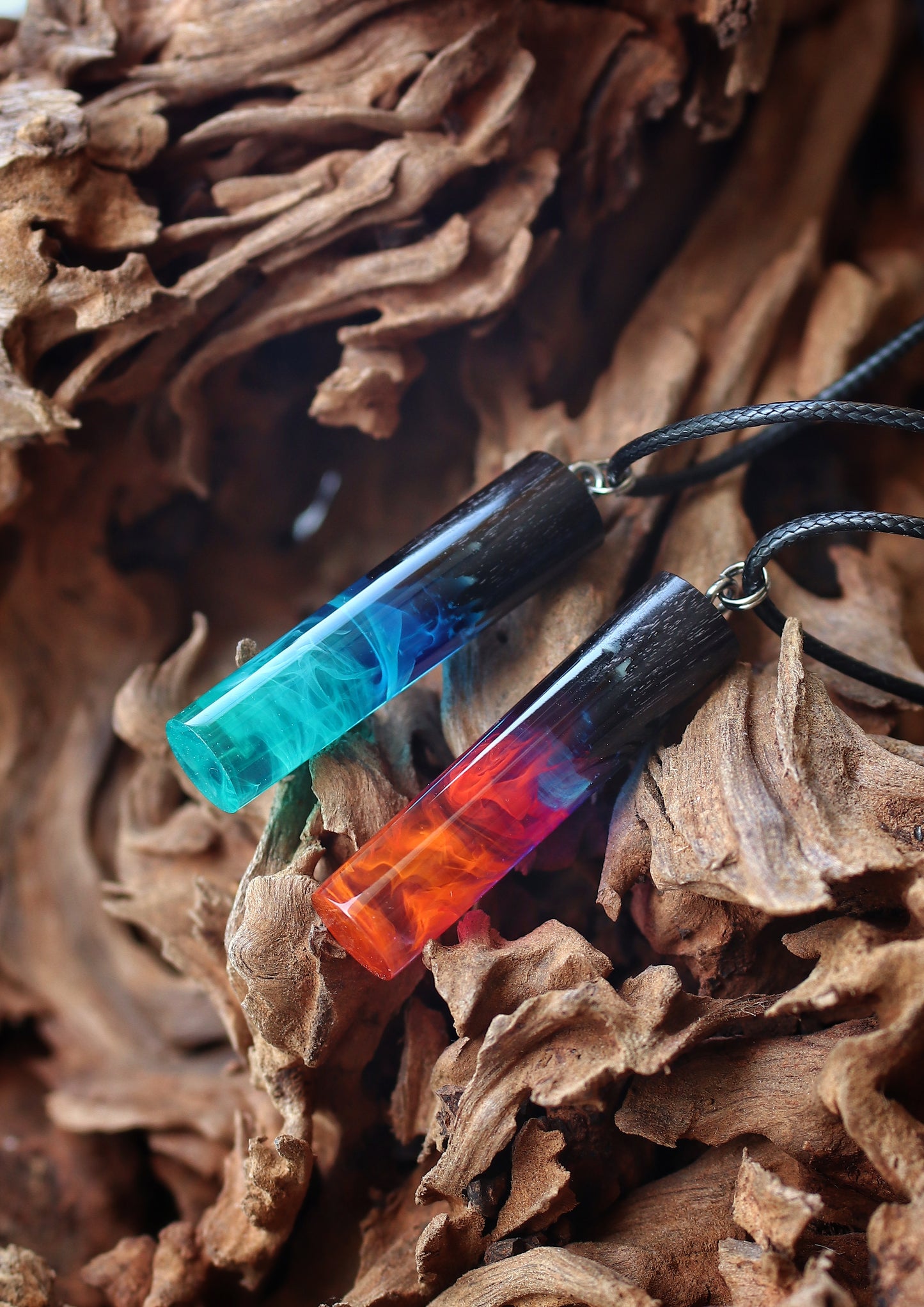 Epoxy resin and wood Northern lights & Nightfall Cylindrical Couple pendant