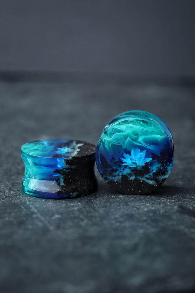 Epoxy resin and wood earring plug Flower Northern lights