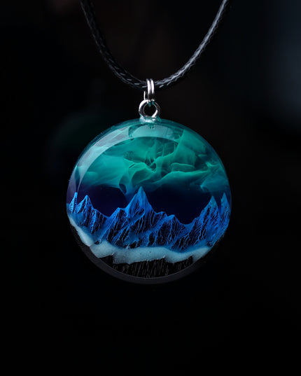 Epoxy resin and wood Northern ligts Mountain Round Faceted pendant