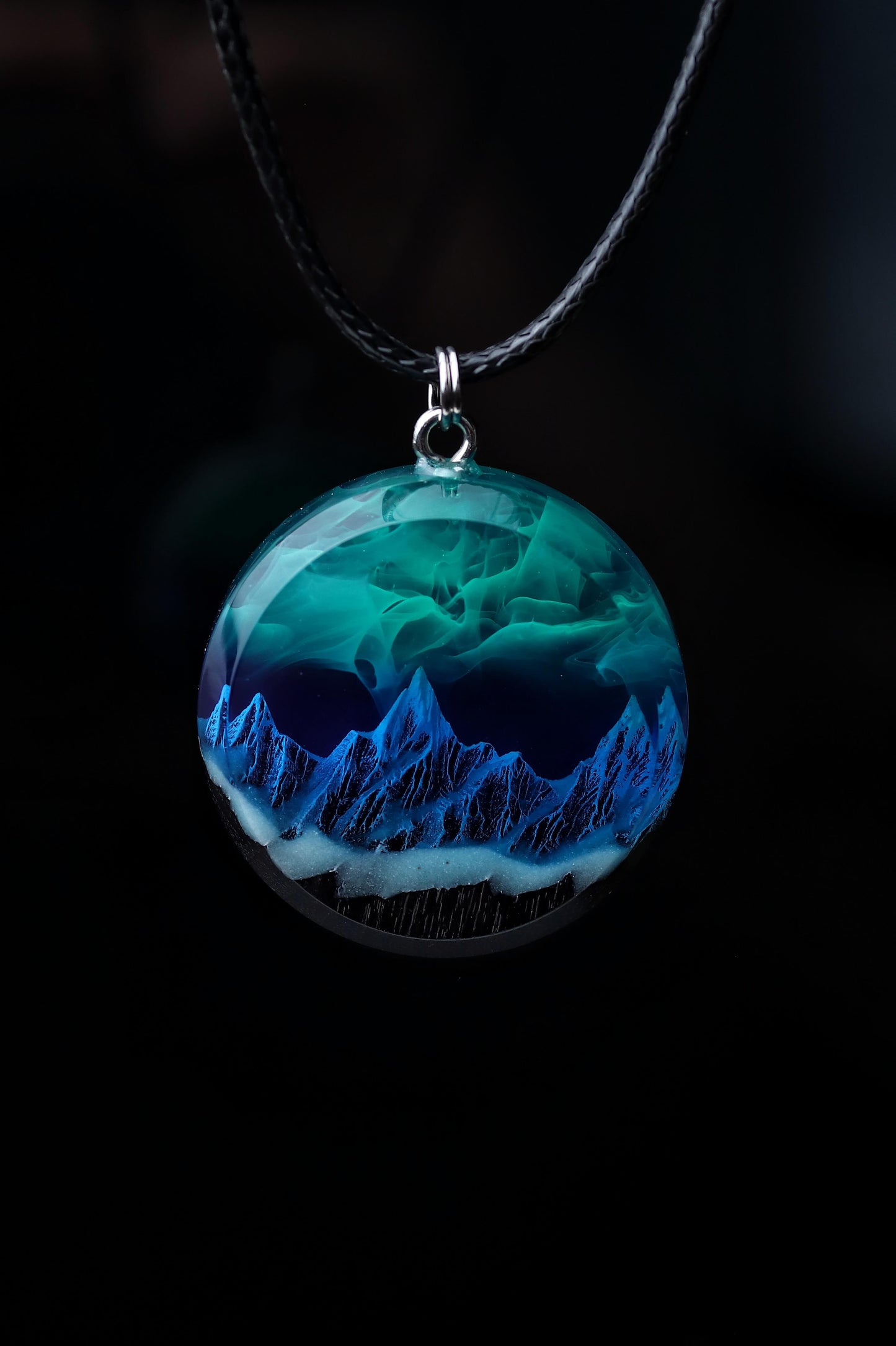 Northern ligts Mountain Round Faceted pendant