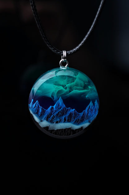 Northern ligts Mountain Round Faceted pendant