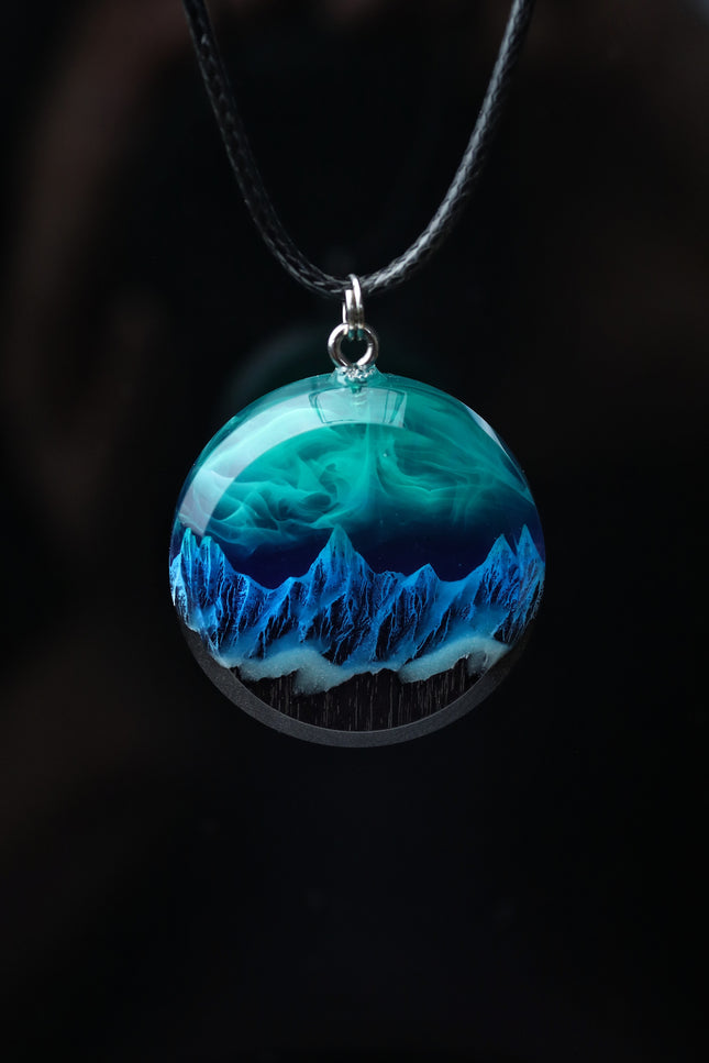 Epoxy resin and wood Northern ligts Mountain Round Faceted pendant