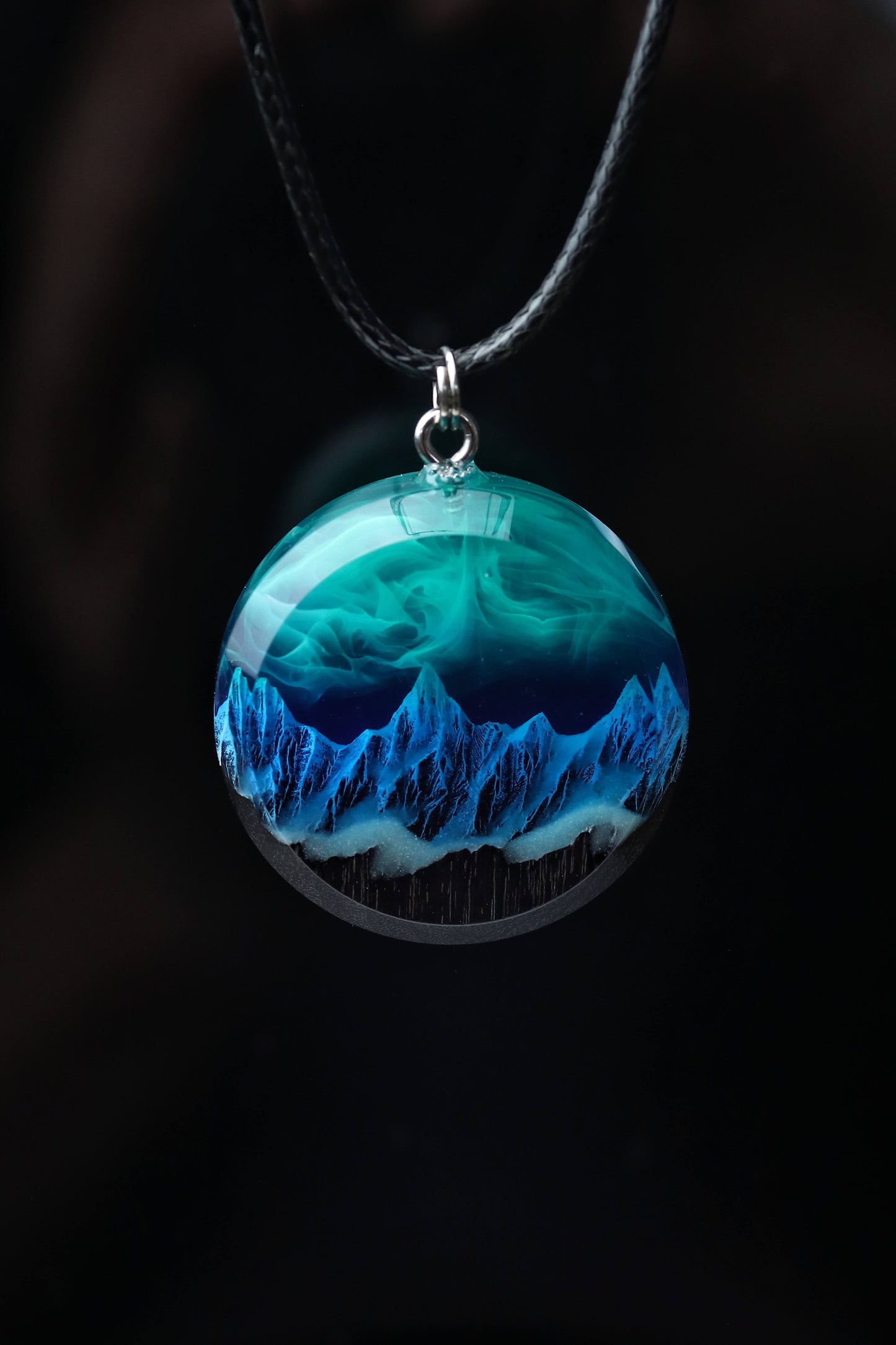 Northern ligts Mountain Round Faceted pendant