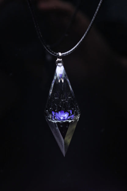 Violet Glixia Rhombus pendant
