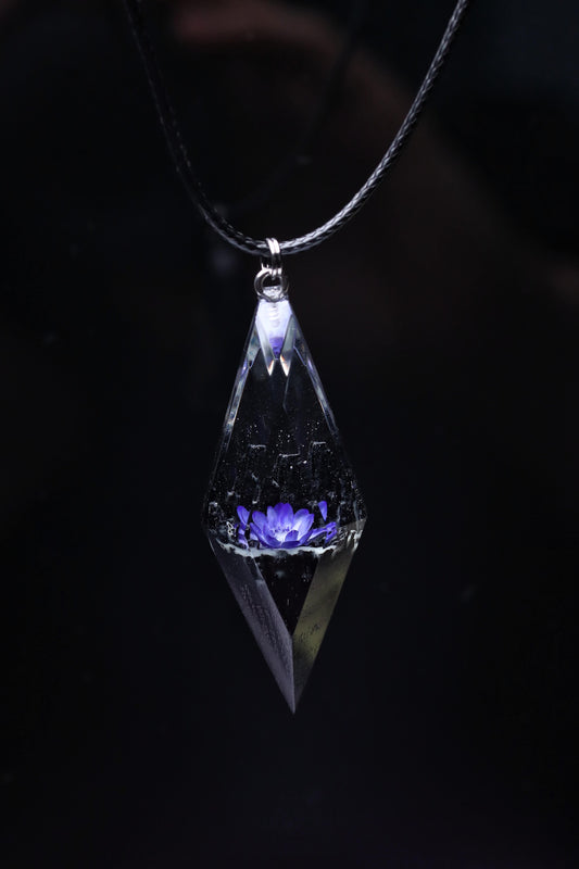 Violet Glixia Rhombus pendant