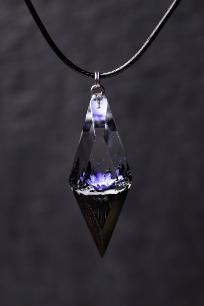 Violet Glixia Rhombus pendant
