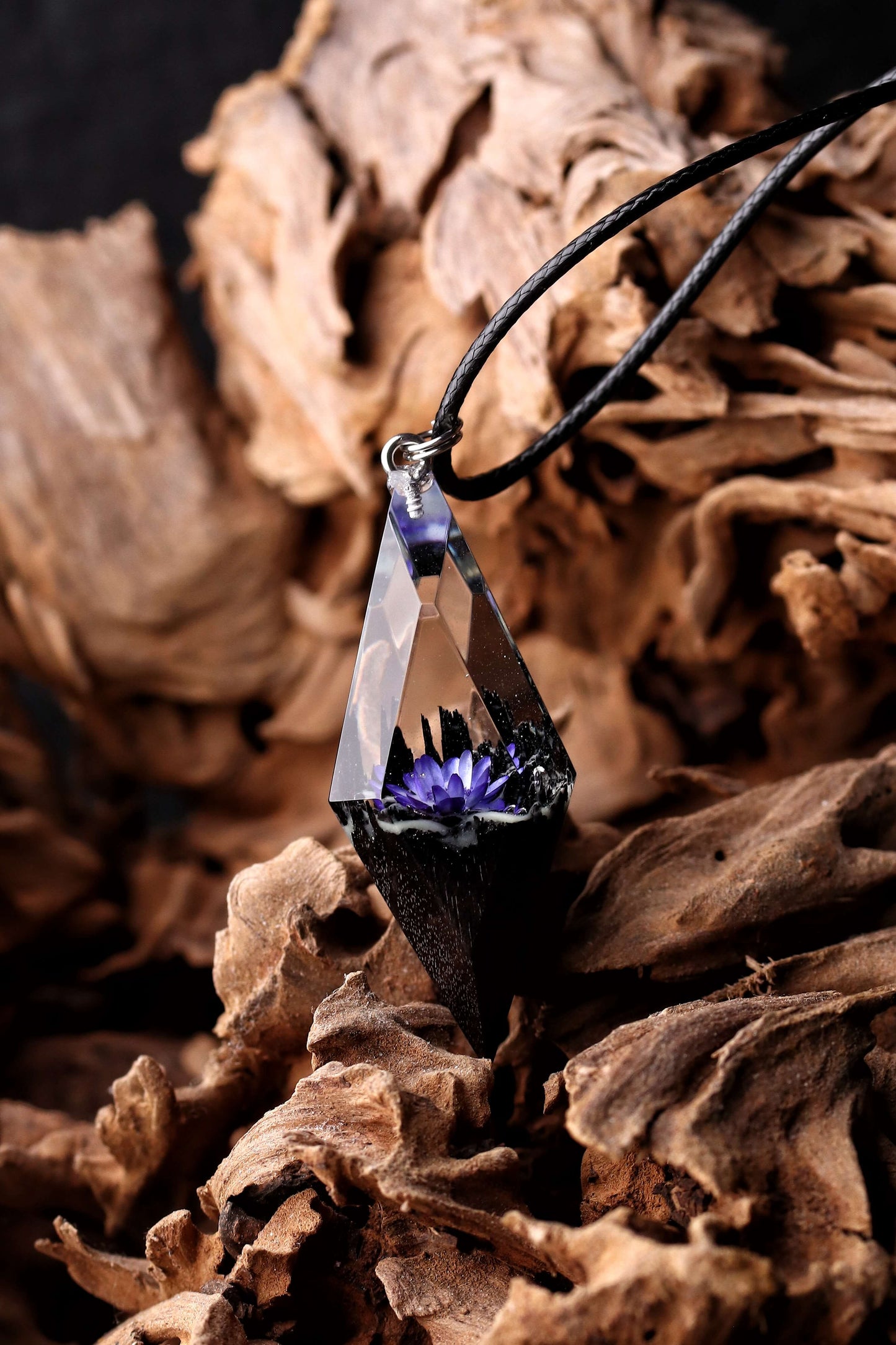 Violet Glixia Rhombus pendant