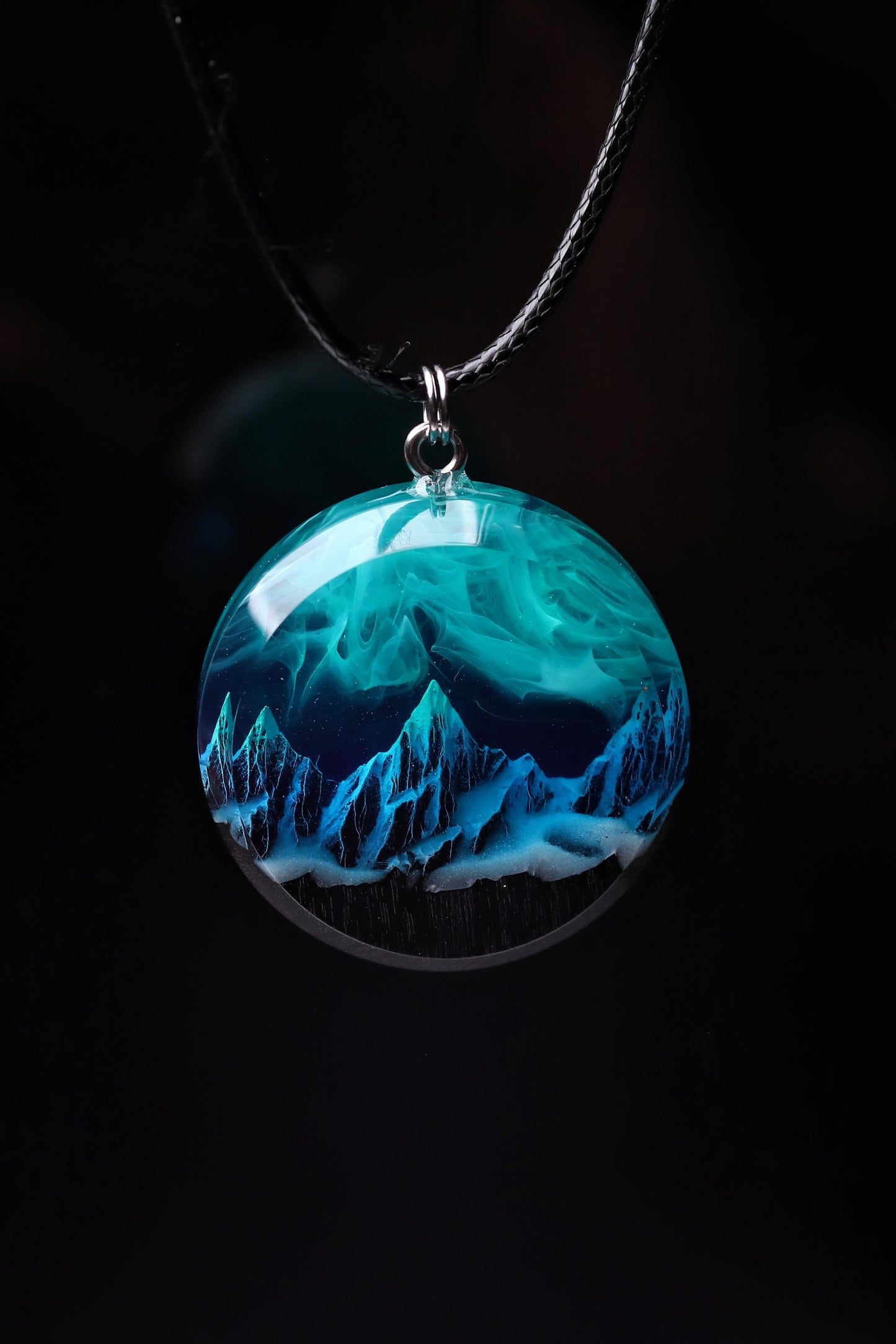 Northern ligts Mountain Round Faceted pendant