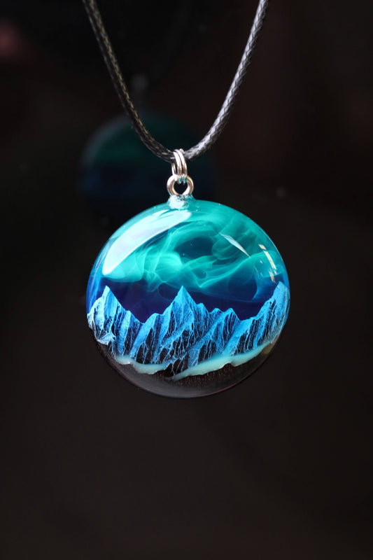 Northern lights Mountain Round pendant