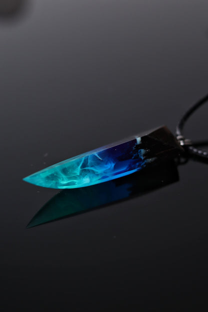 Northern lights Fang pendant