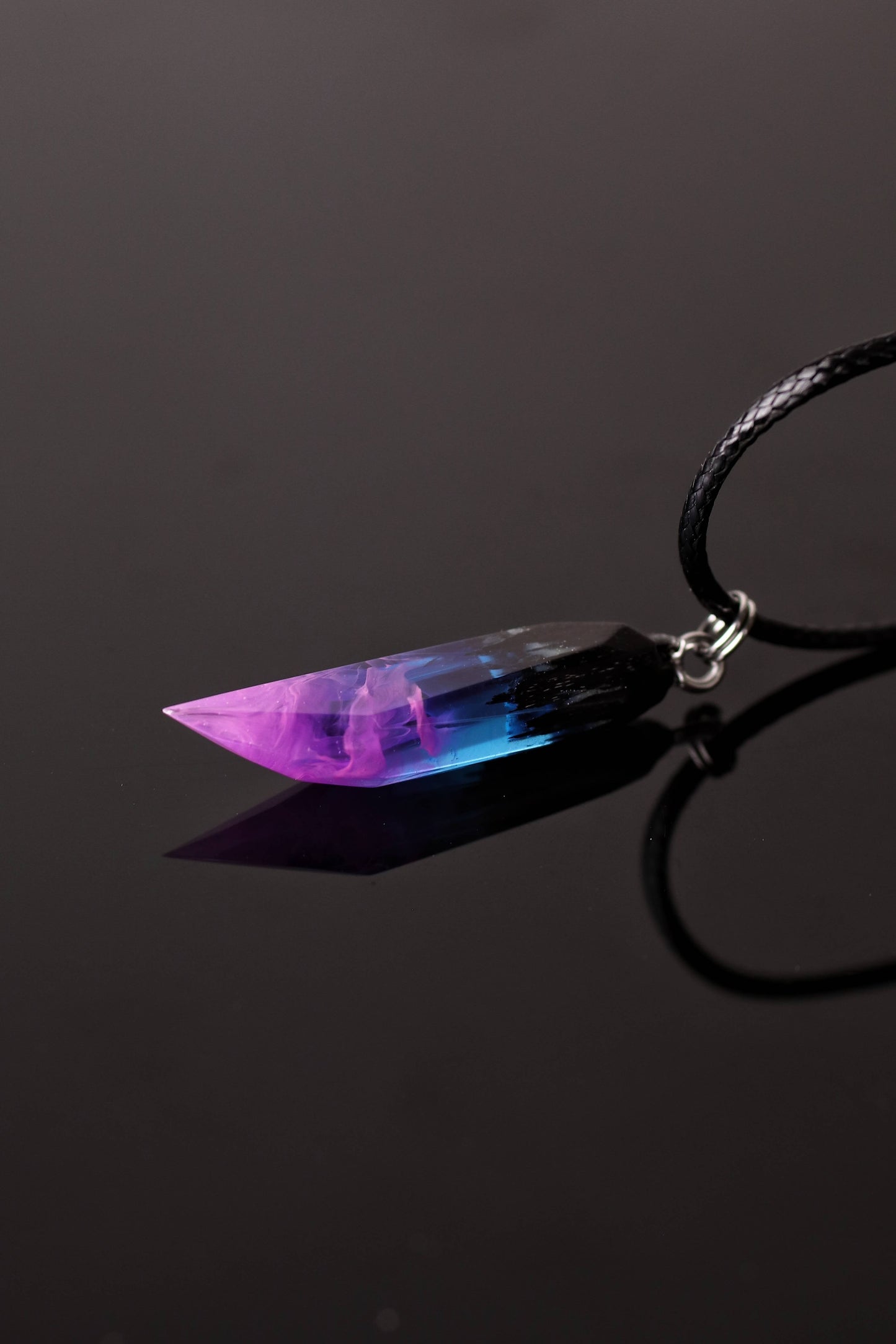 Nighfall light Fang Faceted pendant