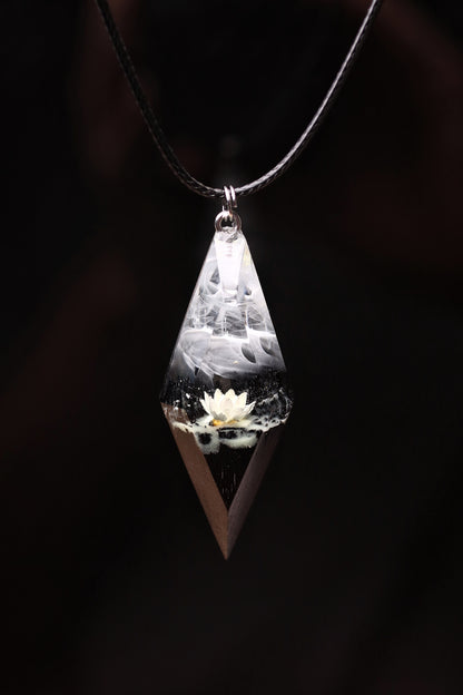 White Glixia Rhombus pendant
