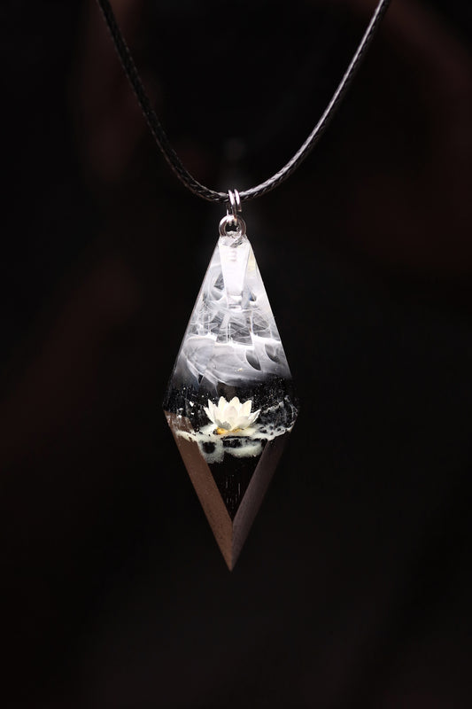 White Glixia Rhombus pendant