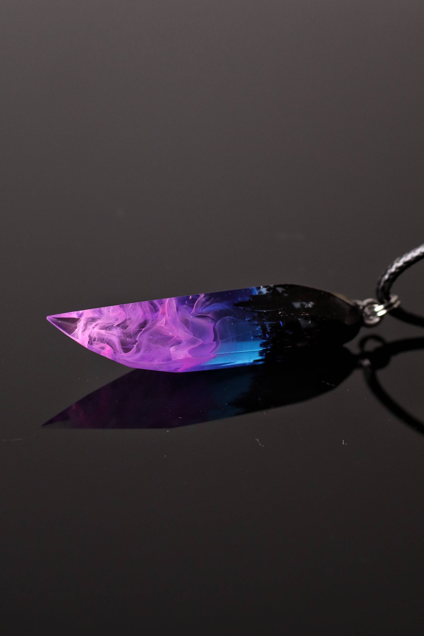 Nighfall light Fang Faceted pendant