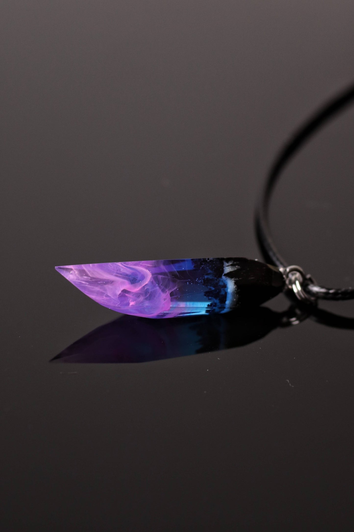 Nighfall light Fang Faceted pendant
