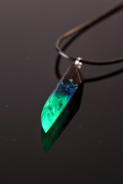 Emerald Aurora Fang pendant