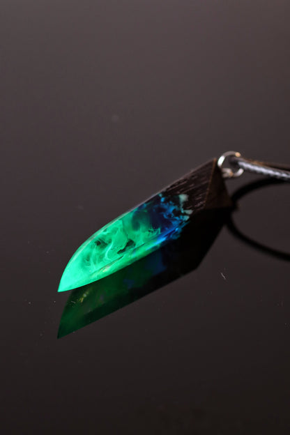 Emerald Aurora Fang pendant