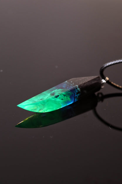 Emerald Aurora Fang pendant