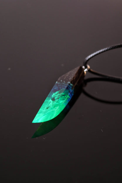 Emerald Aurora Fang pendant