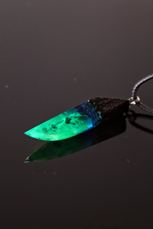 Emerald Aurora Fang pendant