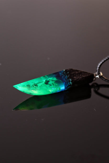 Emerald Aurora Fang pendant