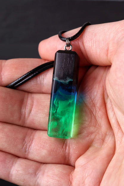 Emerald Aurora Bar pendant