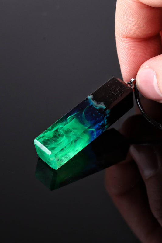 Emerald Aurora Bar pendant