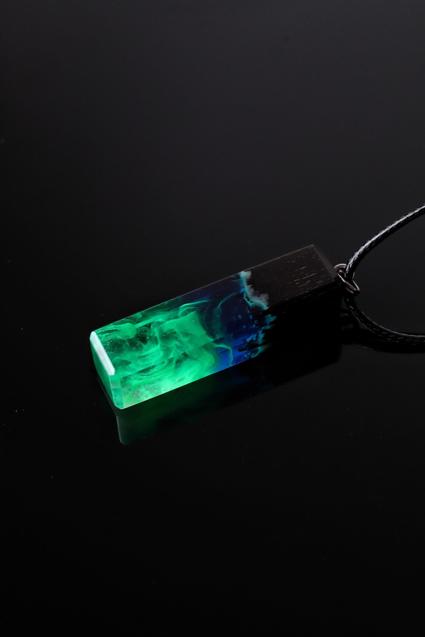 Emerald Aurora Bar pendant