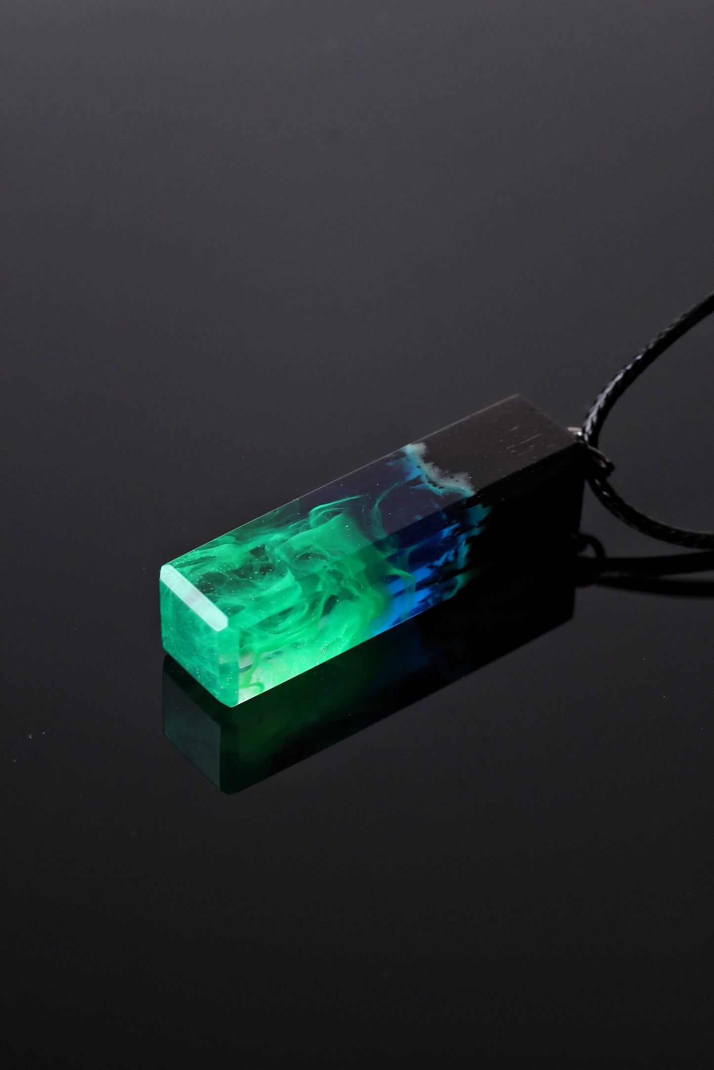 Emerald Aurora Bar pendant