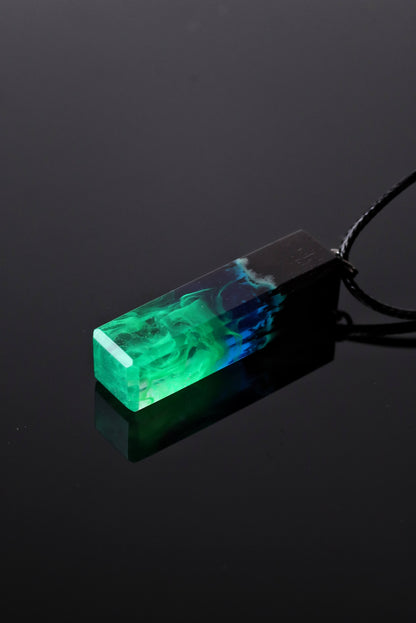 Emerald Aurora Bar pendant