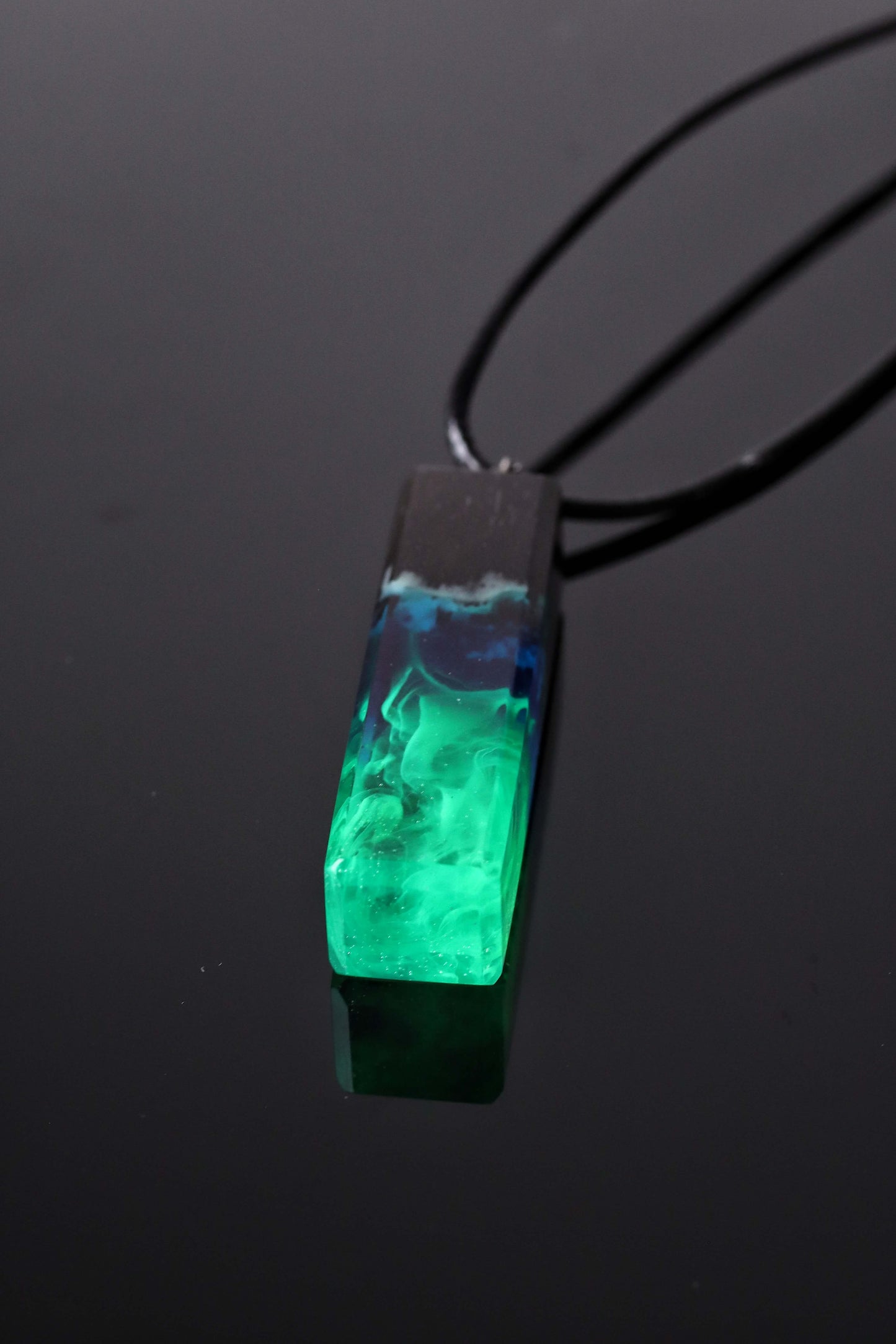 Emerald Aurora Bar pendant